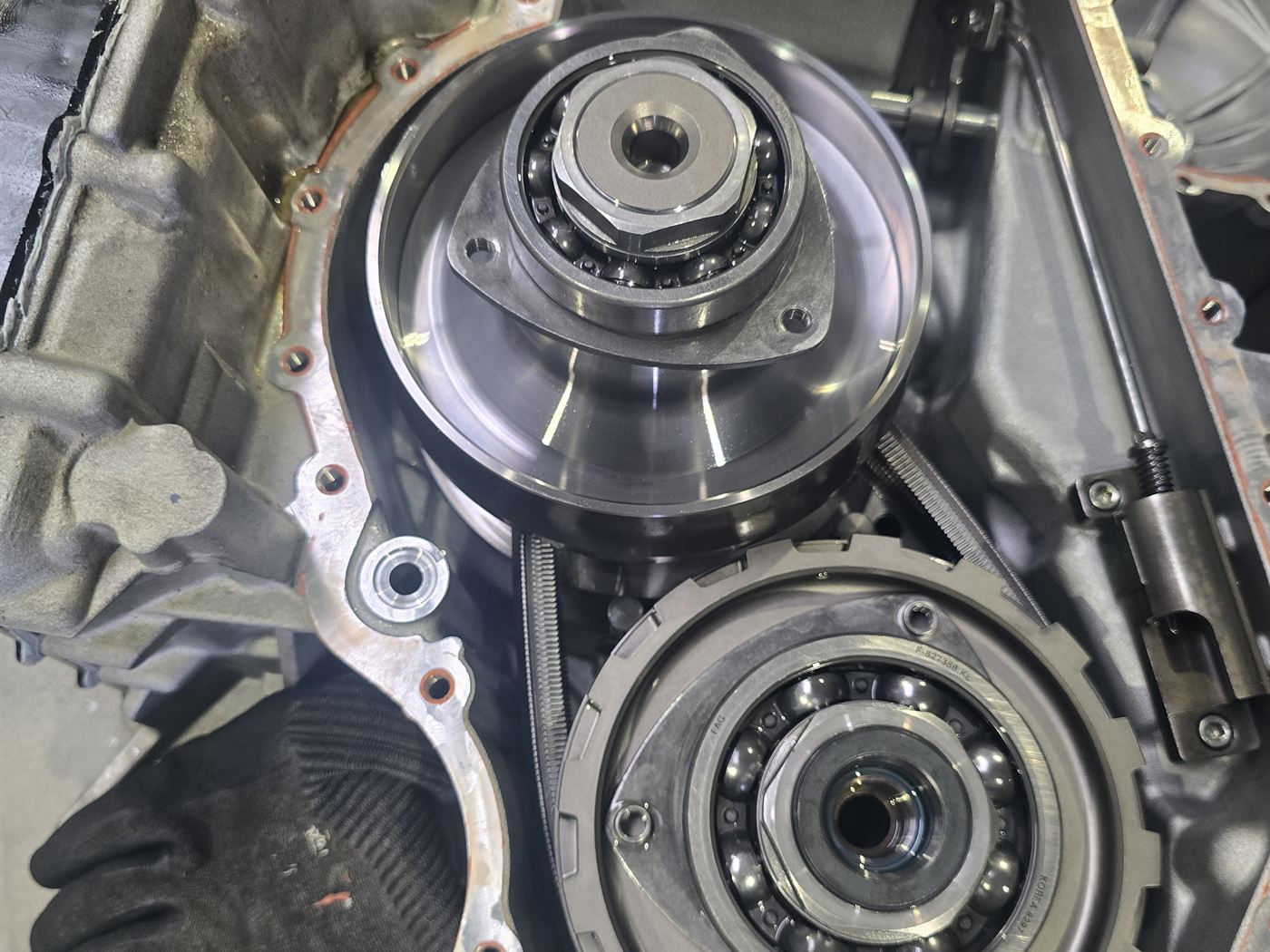 Automatic transmission opened up in the workshop